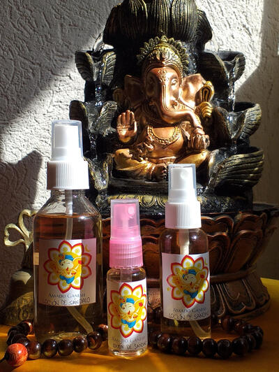 Loción de sándalo puro, para mantener tu energía en sintonía con la abundancia.